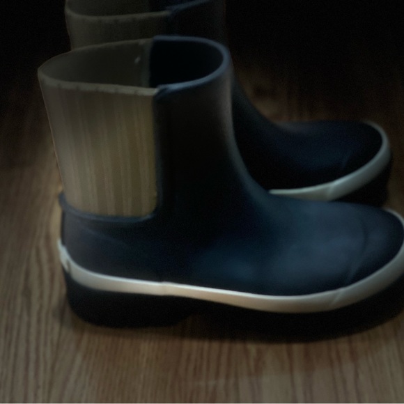 Tory Burch Foul Weather Boot - Picture 3 of 5